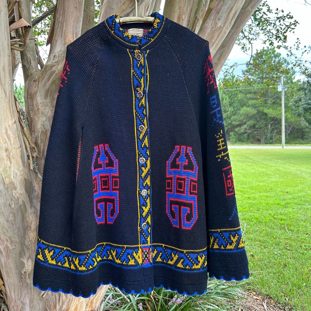 VINTAGE STURBRIDGE ASIAN INSPIRED PONCHO /CAPE.  WOW UNIQUE FIND!!